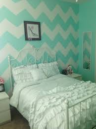 This Is The Color Quin Wants Maybe Slighly More Blue Tiffany Green Chevron Bedroom Apartment Room Bedroom Styles Chevron Bedroom