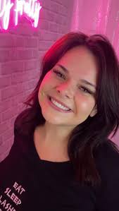 Hey! My name's Brooke and I'm the owner of The Vain Goddess in New Port  Richey. I specialize in lashes and brows with affordable pricing! I've  included pricing, photos, and my social