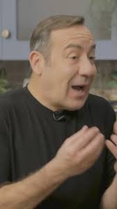 Χοιρινό, με γέμιση μανιταριών και… κάτι ακούσαμε για βουτυράκι; Κάτι ξέρει  ο @jeancharles_metayer 🥩🍄‍🟫 Ετοιμαστείτε μαζί με τον Σωτήρη  @sotiriskalivatsis για το τραπέζι του ρεβεγιόν, γιατί προβλέπεται ...