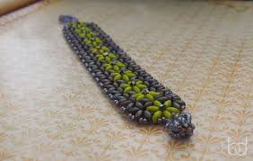 These bead patterns and projects are simple and quick to make, easy to bead, easy to understand, teach a variety of beadwork stitches and beading techniques. Free Beading Pattern Flower In Flower Bracelet Beading Tutorials