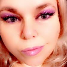 Kim Kee's Instagram, Twitter & Facebook