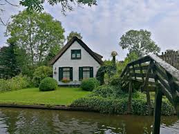 ˈɣitɦoːrn) is a town in the province of overijssel, netherlands with a population of 2,795 in 2020. The Truth About Visiting Giethoorn Tassie Devil Abroad