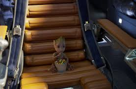 De vieux ennemis deviennent de nouveaux alliés et des personnages appréciés des fans, issus des comics, viennent en aide à nos héros alors que. Les Gardiens De La Galaxie 2 La Nouvelle Bande Annonce