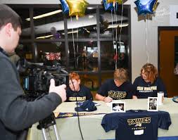 Rachael Byrom (@rachaelnbyrom)