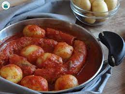 Maybe you would like to learn more about one of these? Salsiccia Con Patate In Umido E Cotta In Padella