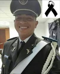 Policía muere en accidente El joven servidor policial Alejandro Xavier  Montiel Guano de 24 años de edad, murió tras perder pista y caer  aparatosamente al suelo con la motocicleta en la que