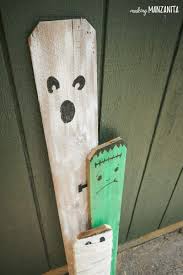 It can be the eye catchy thing outside of the house which can make other people who visit or even just passing by. Cheap Halloween Porch Decorations Making Manzanita