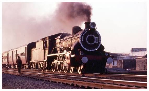 India's 1860s steam bus with English traction engine
