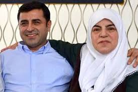 Anasayfa/s harfi biyografiler/selahattin demirtaş kimdir. Demirtas In Annesi Benim Cocugum Teroristse Niye Cumhurbaskani Adayi Oldu Independent Turkce