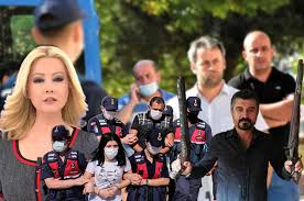 Mecla ve metin büyükşen'in katili kim yada kimler necla ve metin büyükşen cinayeti. Muge Anli Daki Buyuksen Cinayetinde Itiraf Geldi Katillerin Ifadesi Ortaya Cikti Ben Oldurttum Tek Tanik Busra Buyuksen Bakin Ne Dedi Galeri Takvim