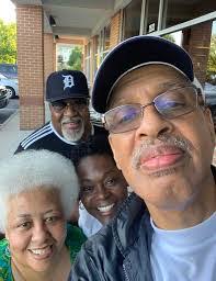 Faye Bates's Instagram, Twitter & Facebook