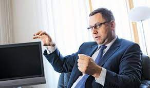 Pavel zeman učil montovat naše okno láďu hrušku. Dusan Sramek S Comment Pavel Zeman Has Nothing To Do In His Place