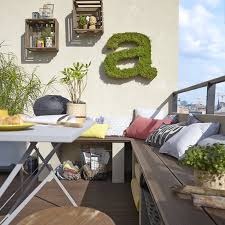 Des Planches Composite Bois Pour La Terrasse Banquette En Bois Decoration Petit Balcon Amenagement Terrasse
