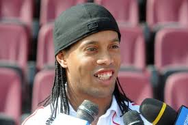 Página oficial do jogador ronaldinho gaúcho. Sie Gaben Sich Sprachtraining Ronaldinho Spricht Uber Seine Zeit Mit Messi