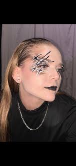 Looking for followers and eng!🩷✨ I'm a 23 year old makeup artist and micro  creator