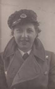 Evelyn Marlow's Instagram, Twitter & Facebook