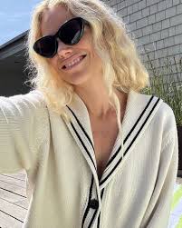 Snaps from a weekend in Santa Barbara with @katherine_doen and Prairie 🌊🌼  ⠀⠀⠀⠀⠀⠀⠀⠀⠀ ~ ⠀⠀⠀⠀⠀⠀⠀⠀⠀ Image description // a carousel of images of  Katherine and Prairie in Santa Barbara,