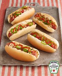 Hot Dogs A La Sauce Ketchup Sriracha Qu Est Ce Qui Mijote De Kraft Recipe Hot Dog Recipes Cookout Food Hot Dogs