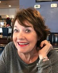 Diane Elizabeth's Instagram, Twitter & Facebook