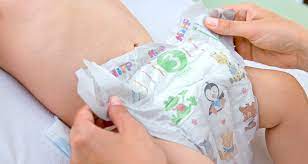 Wenn du mit deinem baby rausgehst, denke stets daran, frische windeln mitzunehmen. Baby Richtig Wickeln Windeln Wechseln Im Handumdrehen Hipp