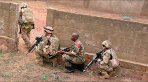 Deutschland betrachtet mali als wichtigen schwerpunkt seines militärischen engagements auf dem afrikanischen. Einsatz In Mali Ausbildung Im Rahmen Der Eutm Bundeswehr Youtube