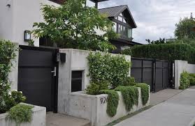 Maka itu kamu perlu memperhatikan material yang berkualitas bagi pagar rumah. 16 Rekomendasi Desain Pagar Stainless Tidak Usah Bingung Mencari Inspirasi Rumah123 Com