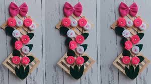 Divideo kali ini saya membuat kerajinan dinding dari kain flanel dan stick es krim untuk wall decor. Cara Mudah Membuat Hiasan Dinding Cantik Dari Stik Es Krim Diy Hanging Wall Youtube