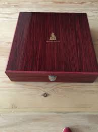 iki vektor ahsap promosyon reklam ve tanitim hizmetleri panosundaki pin