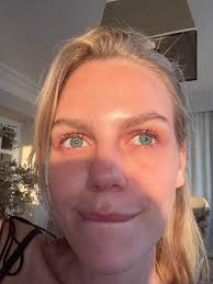 Eine nicht so freudige Nachricht ausm Urlaub: der Verantwortliche für  diesen Matcha ist jetzt leider im Matcha Gefängnis.. freudige Nachrichten:  mein rosa Handy hat sich endlich gelohnt und ich verstehe den Coke