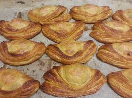 Les Pastels De Chaves Ont Une Forme De Demi Lunes Et Sont Faites De Pate Feuilletee Et La Viande Cuite Hach Recette Alimentation Recettes De Cuisine Portugaise