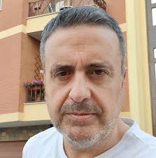 Quindi per Molinari i palestinesi emigrano “volontariamente” da Ga4a.  Testuale: “Quella dei palestinesi da Gaza è emigrazione volontaria, non  forzata”. Per Molinari, che