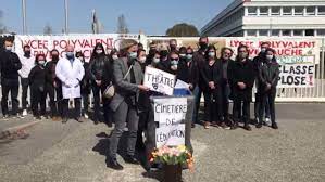 Signataire de la charte de la diversit� et de la charte d�veloppement durable des �tablissements publics et entreprises publiques. Toulouse En Colere Et Fatigues Les Profs Organisent Un Enterrement Symbolique Au Lycee Rive Gauche Actu Toulouse