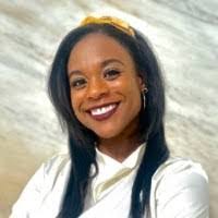 Leah Venner's Instagram, Twitter & Facebook