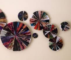 Ada banyak barang bekas yang bisa digunakan dan mungkin kamu tidak sangka. 14 Rekomendasi Hiasan Dinding Rumah Dari Barang Barang Tak Terduga