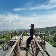 The cloudy and cold bandung accompanied our walk back to lawang wangi. Mengusung 3 Konsep Lawangwangi Creative Space Hadir Sebagai Art Gallery Desain Space Dan Juga Cafe Dengan Background Suasana Pegunungan Kha Desain Kota Paris