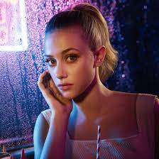 A definitive timeline of betty and jughead's relationship on 'riverdale'. Riverdale Das Hasst Lili Reinhart An Betty Cooper Bravo
