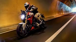 First up, i rode the bmw f 900 r. The Bmw F900r Isn T A Happy Commuter Grr Garage Grr