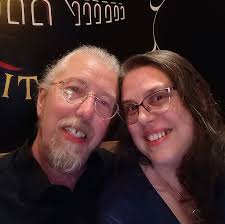 How do I go about meeting other airbrush artists. I live in Rotherham  England I would like to meet or join groups in person.