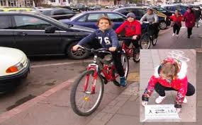 Că pacea, atât de dorită, visată, cântată în poeme de neuitat, nu poate fi impusă și nu se obține de azi pe mâine, ci cu suflet curat, prin cunoaștere. La MulÈi Ani Romania Mea Ziua NaÈionalÄ A Romaniei SÄrbÄtoritÄ La Ècoala GimnazialÄ Nr 11 BotoÈani Foto