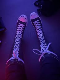 I'm desperately looking for knee high converse in mens size 8 or 9, if  anyone could point me in that direction I'd be very thankful : r/Converse