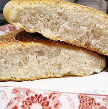 Circa 20° c d'estate, quando fa molto caldo) 25 gr di lievito di birra fresco (oppure 1 bustina di lievito di birra secco attivo o 100 gr di lievito madre rinfrescato) e 1 cucchiaio scarso di zucchero. Pane Fatto In Casa Ricette E Trucchi Per Farlo Alla Perfezione Greenme