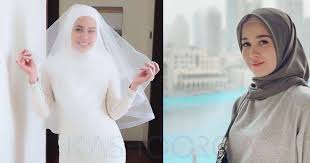 Mahar berasal daripada perkataan arab. Suami Beri Senaskhah Al Quran Sebagai Hadiah Mas Kahwin Pada Emma Maembong Di Majlis Pernikahan So Sweet Kashoorga