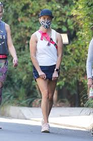 Reese witherspoon has started a new meme, prompting her famous friends to get in on the action. Reese Witherspoon Exercise Session In Brentwood 10 03 2020 Celebmafia