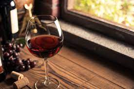 I calici per i vini rossi devono essere di forma tendenzialmente semisferica. Un Bicchiere Di Vino Rosso Fa Bene Anche Al Tuo Intestino Ohga