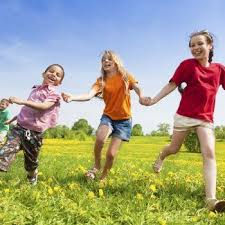 Juegos Mas Populares Para Ninos En Diferentes Paises Juegos Para Fiestas Infantiles Juegos De Grupo Carrera De Sacos