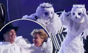 Masked singer leopard all performances & reveal | season 2 it's pure musical entertainment channel. The Masked Singer Clint Black And Wife Lisa Hartman Black Remove Snow Owls Costumes On Fox Show Daily Mail Online