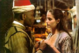 Safiye sultan'ın gözüne girmek için harem ağalarından nadir'le anlaşarak sultan'ın karısı olmayı başarmıştır. Harem Suare 1999