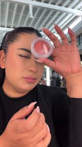 Conoce nuestro rubor bombón multifuncional para !! Labios 💄 Ojos. 👀  Pómulos 😍 #Mactrend #glowplay #mac @maccosmetics