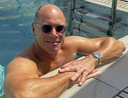 56-year-old fit Goldman Sachs MD: "I'd have 5 hours' sleep & eat McDonalds"