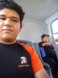 Me quejo tanto de la escuela pero es el lugar donde más me rio